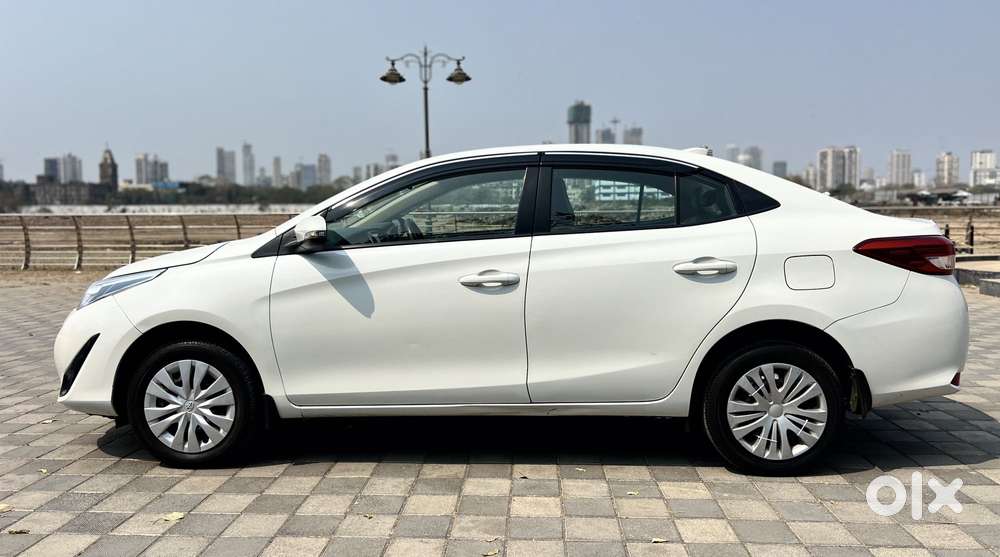 Toyota Yaris Ativ G Cvt, 2018, Petrol