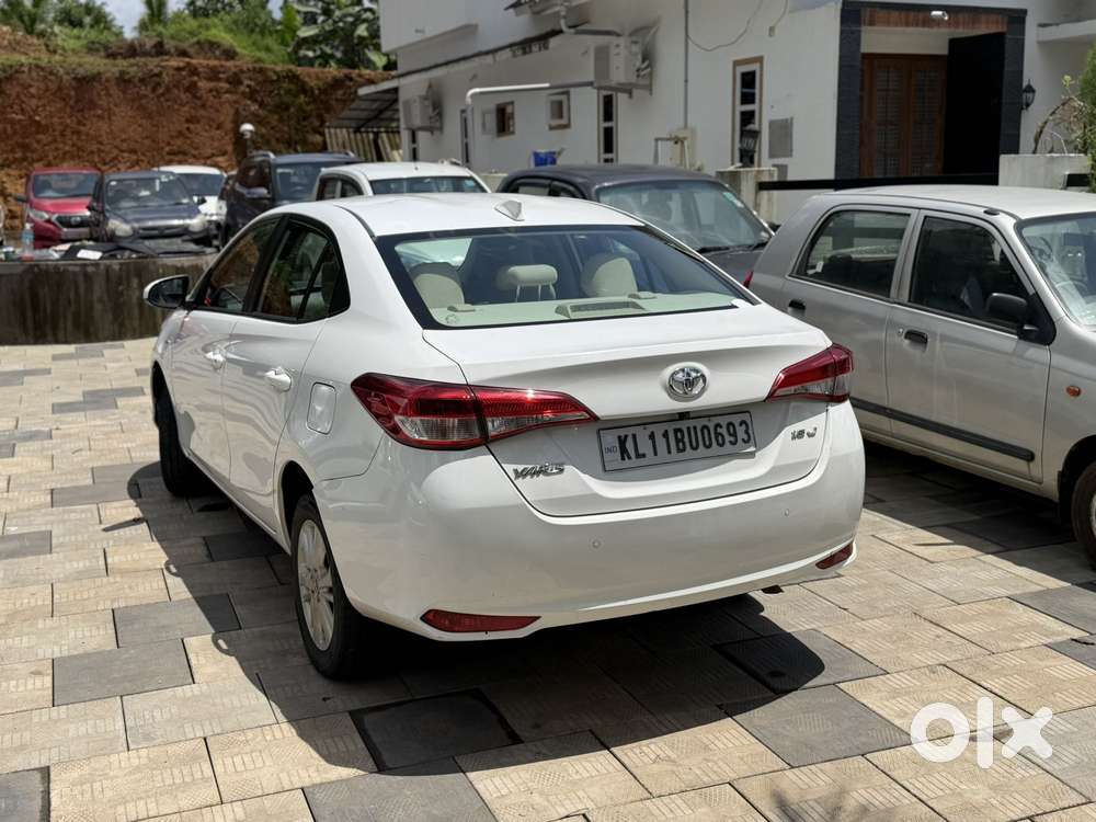 Toyota Yaris Ativ J Cvt, 2021, Petrol
