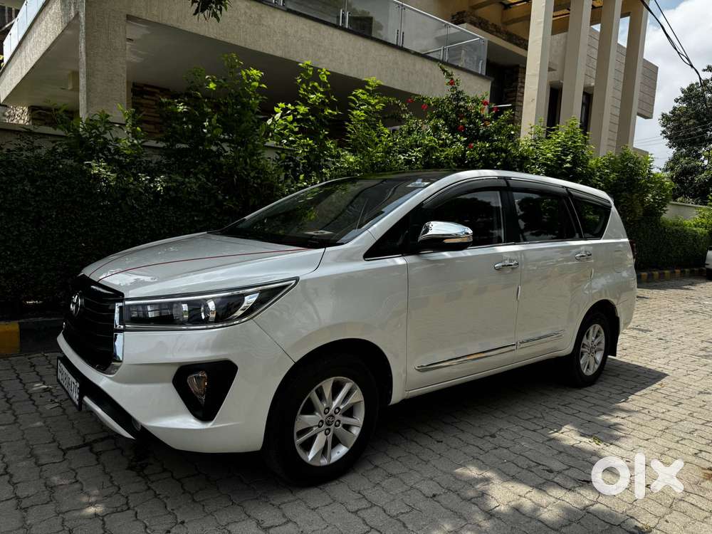 Toyota Innova Crysta 2.4 V 8 Str, 2017, Diesel