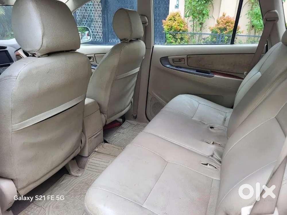 Showroom Track Toyota Innova 8 Seater Diesel 2009