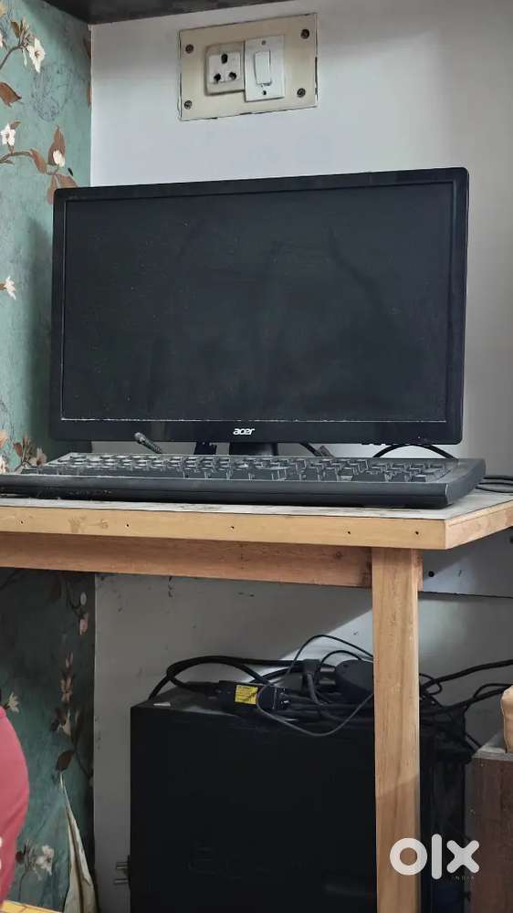 Acer Desktop Computer Set – CPU + Monitor + Keyboard