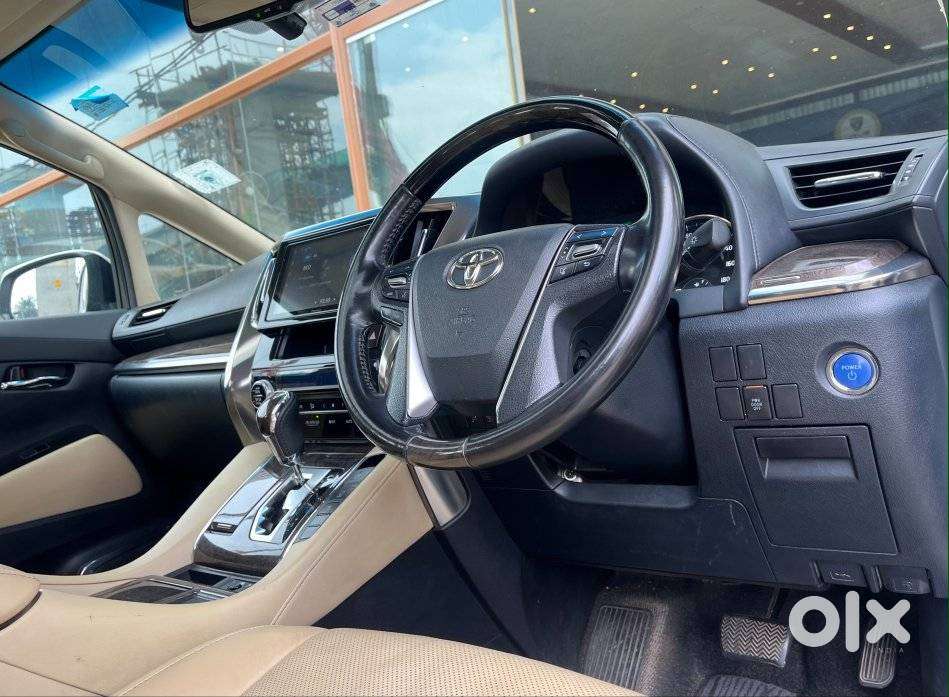 Toyota Vellfire 2.5 Executive Lounge, 2022, Petrol