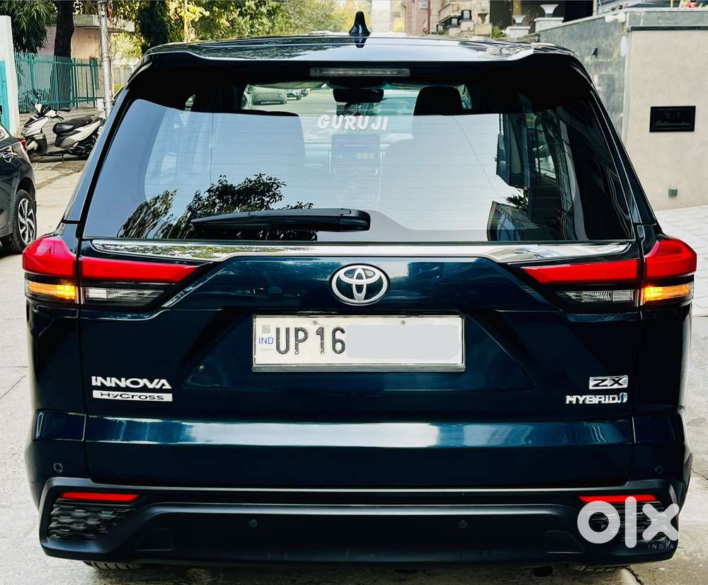 Toyota Innova Hycross