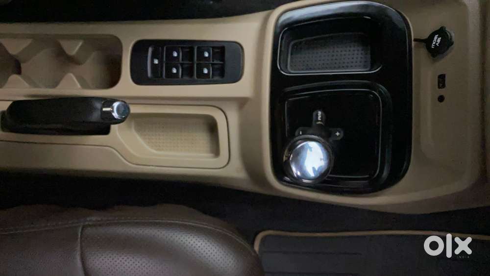 Mahindra Tuv 300 T8 Amt, 2016, Diesel