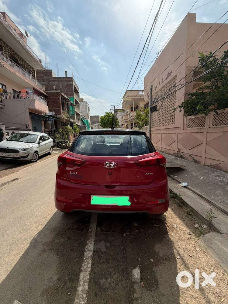 Dual Tone Red Black Hyundai I20 Excellent Condition