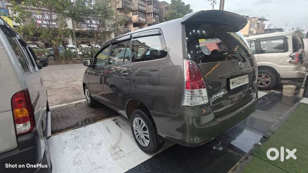 Toyota Innova 2.5 E 8 Str, 2011, Diesel