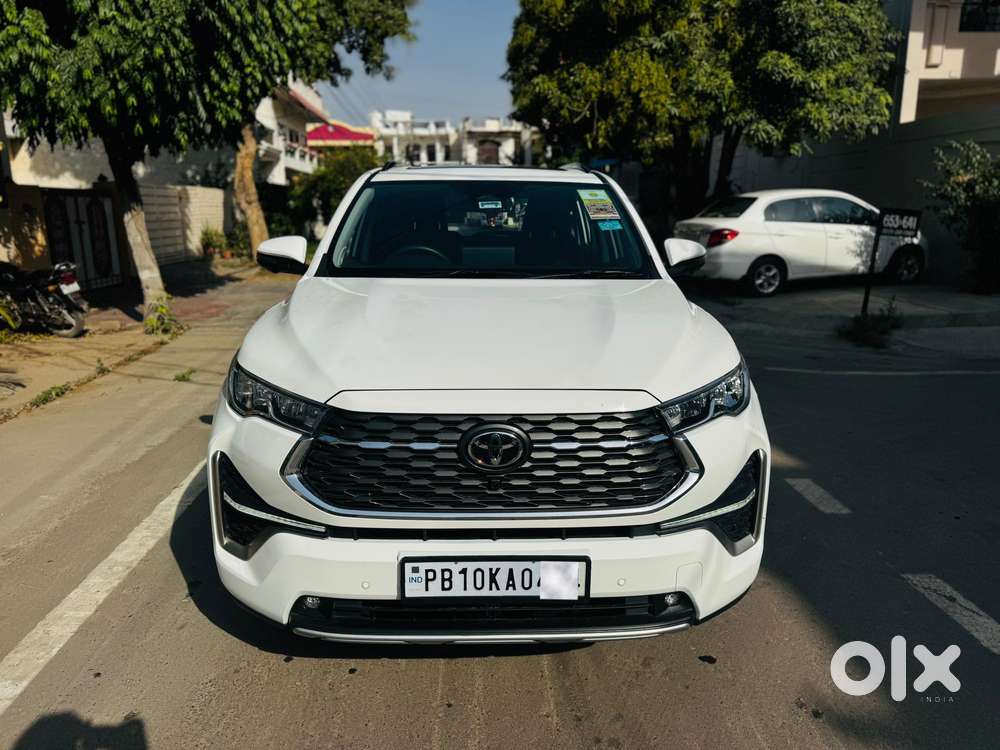 Toyota Innova Hycross 2.0 Zx (o) Hybrid 7 Str, 2025, Petrol