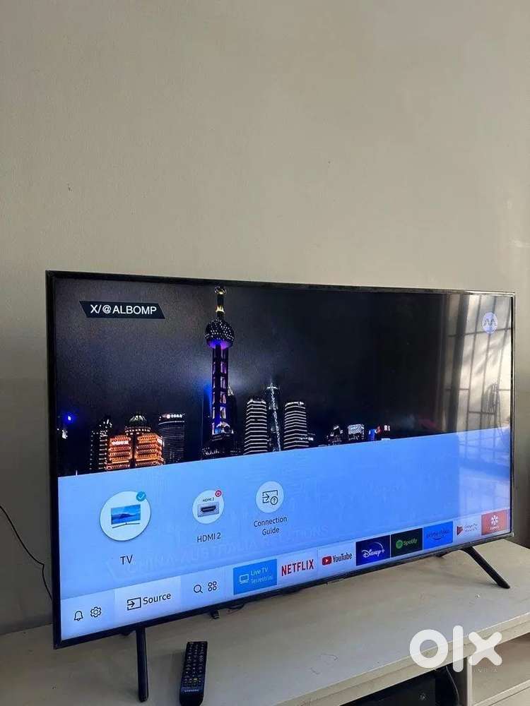 32,43 inch UHD TV- Bring cinema at home! onsite warranty