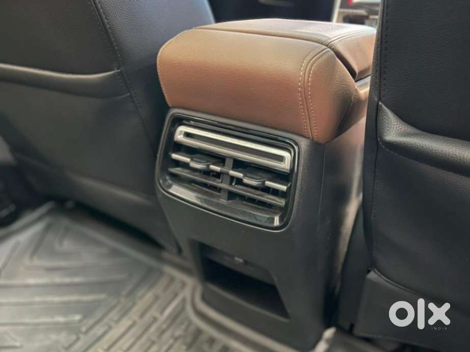 Mg Hector Plus Sharp Pro 1.5 Turbo Petrol Cvt 6 Str, 2023, Petrol