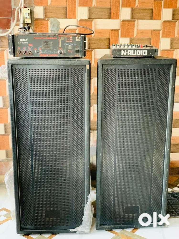 Professional amplifier and 1000 watt speakers with 6 channel mixer