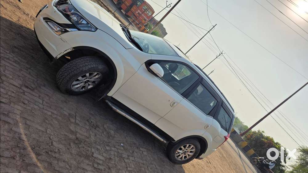 2016 Xuv500 W10  Sunroof  New Tyres Only 6 Months Old  Mint Conditi