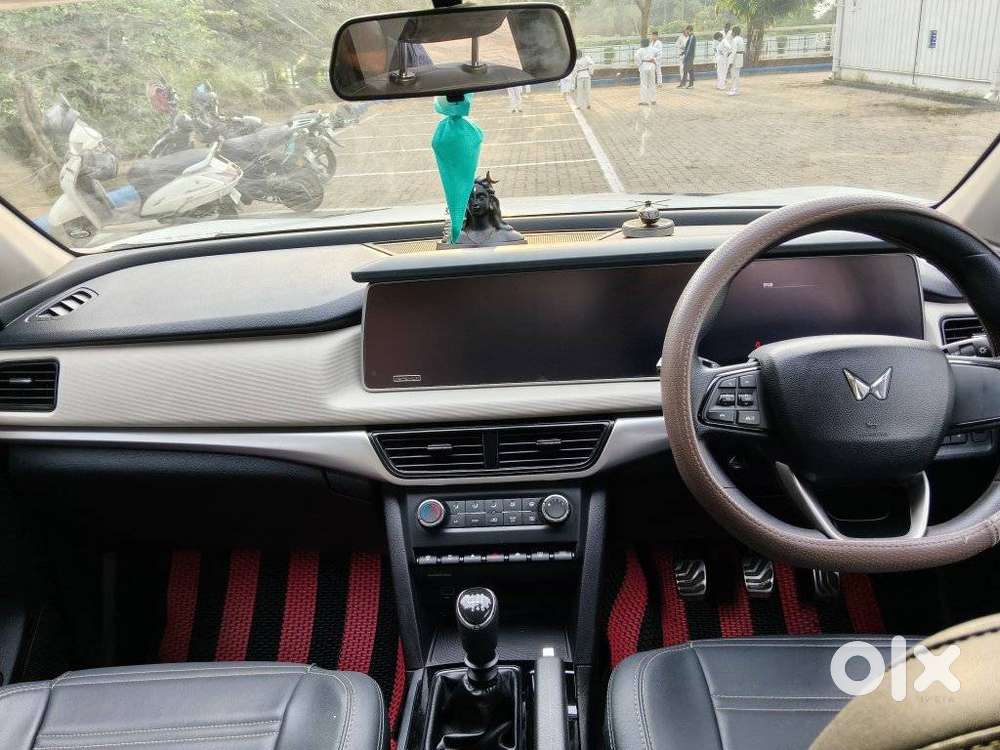Mahindra Xuv700 2.2 Ax 5 Diesel Mt 7 Str, 2025, Diesel