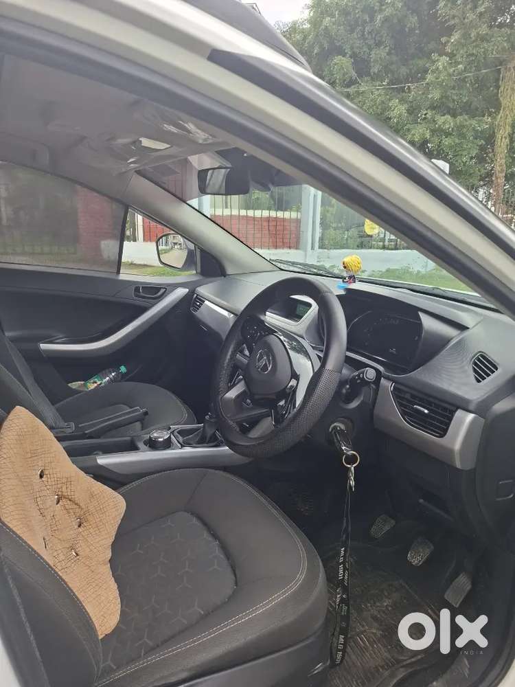 Tata Nexon 2023 November, Sunroof