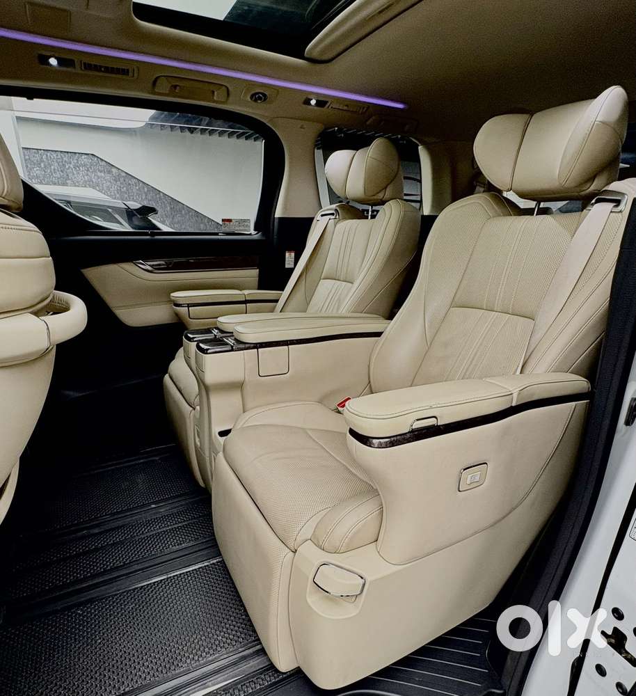 Toyota Vellfire 2.5 Executive Lounge, 2022, Petrol