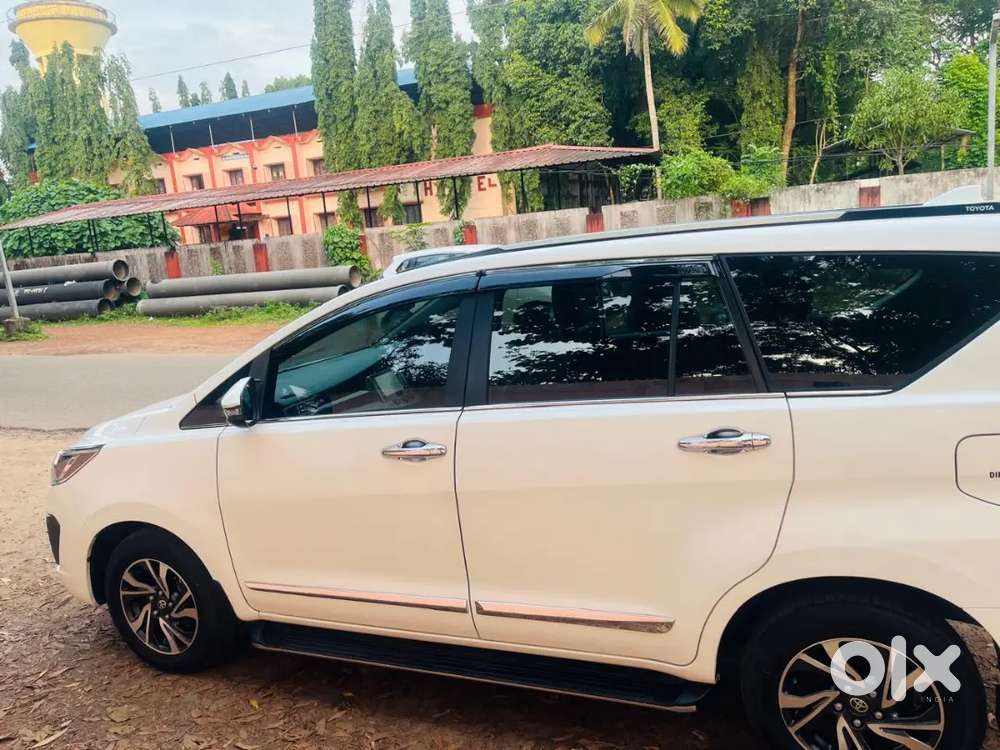 Innova Crysta 2022