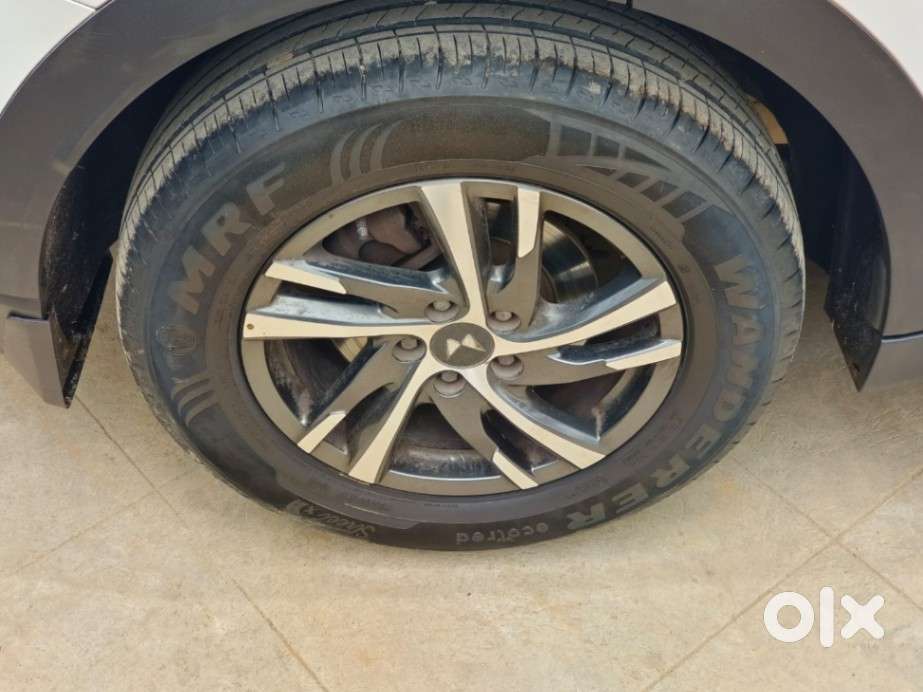 Mahindra Xuv700 2.0 Ax 5 Petrol Mt 7 Str, 2022, Petrol