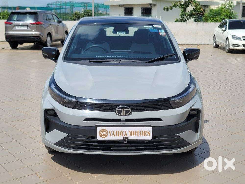 Tata Altroz Accomplished S Petrol Mt, 2026, Petrol