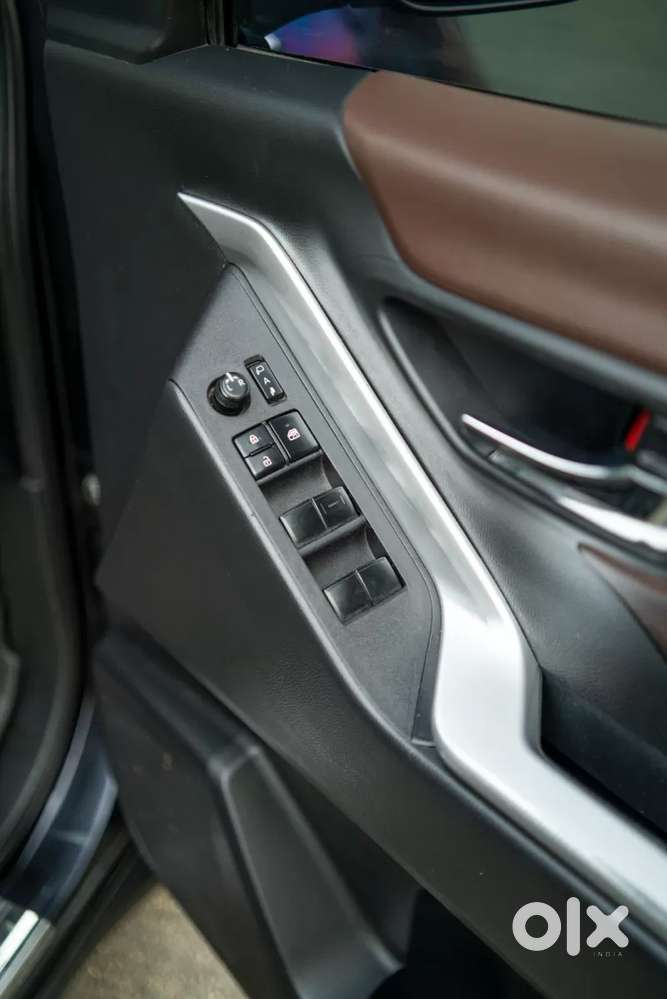 Toyota Innova Hycross 2.0 Vx Hybrid 7 Str, 2024, Petrol