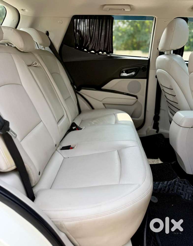 Mahindra Xuv300 W8 (o) 1.5 Diesel Amt, 2023, Diesel