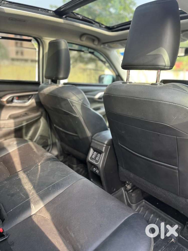 Maruti Suzuki Grand Vitara 1.5 Alpha Plus Intelligent Hybrid Ecvt, 2..