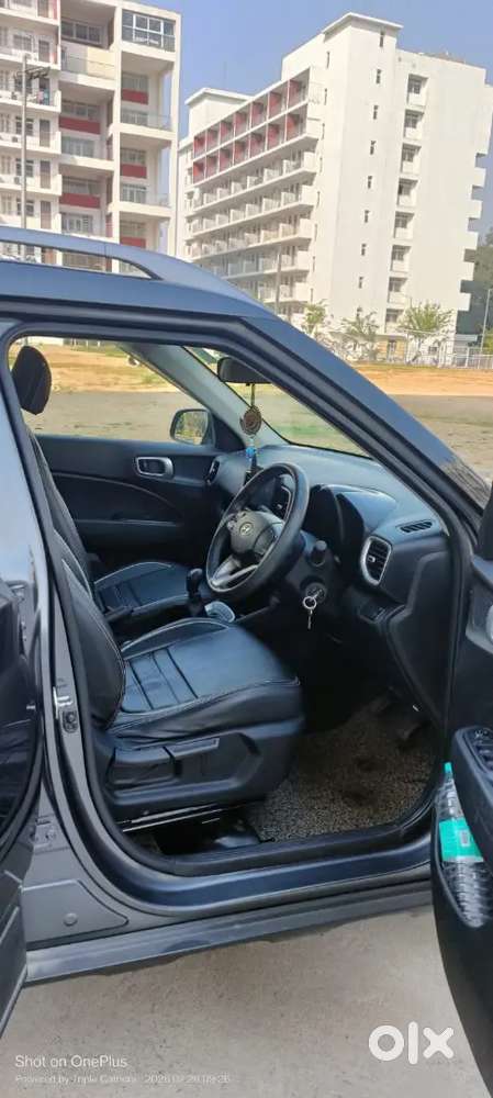 Hyundai Venue 2022 Petrol 11000 Km Driven