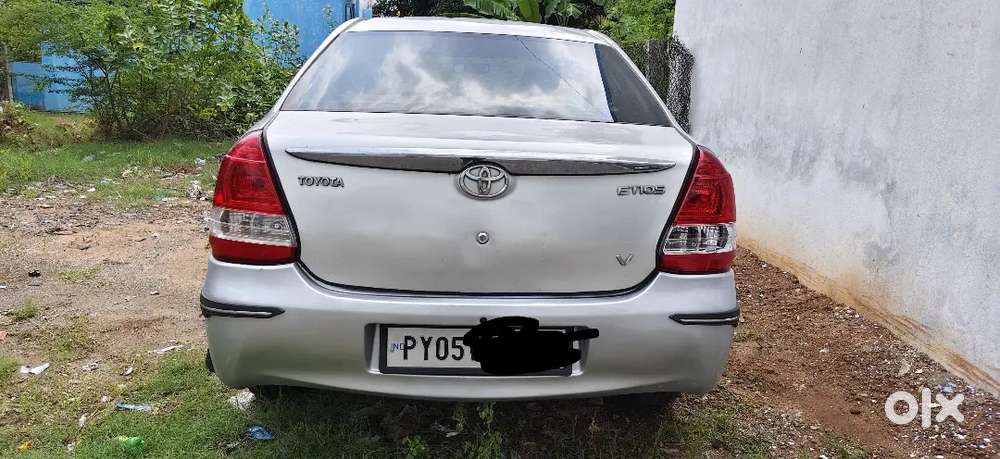 Toyota Etios V 2011