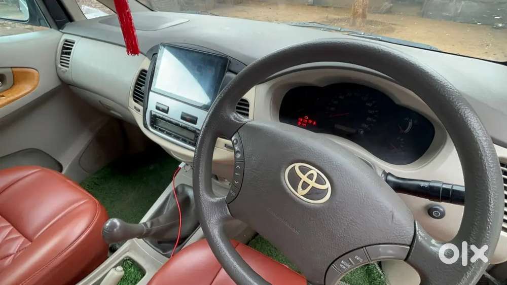 Toyota Innova Hycross 2011 Diesel 155000 Km Driven