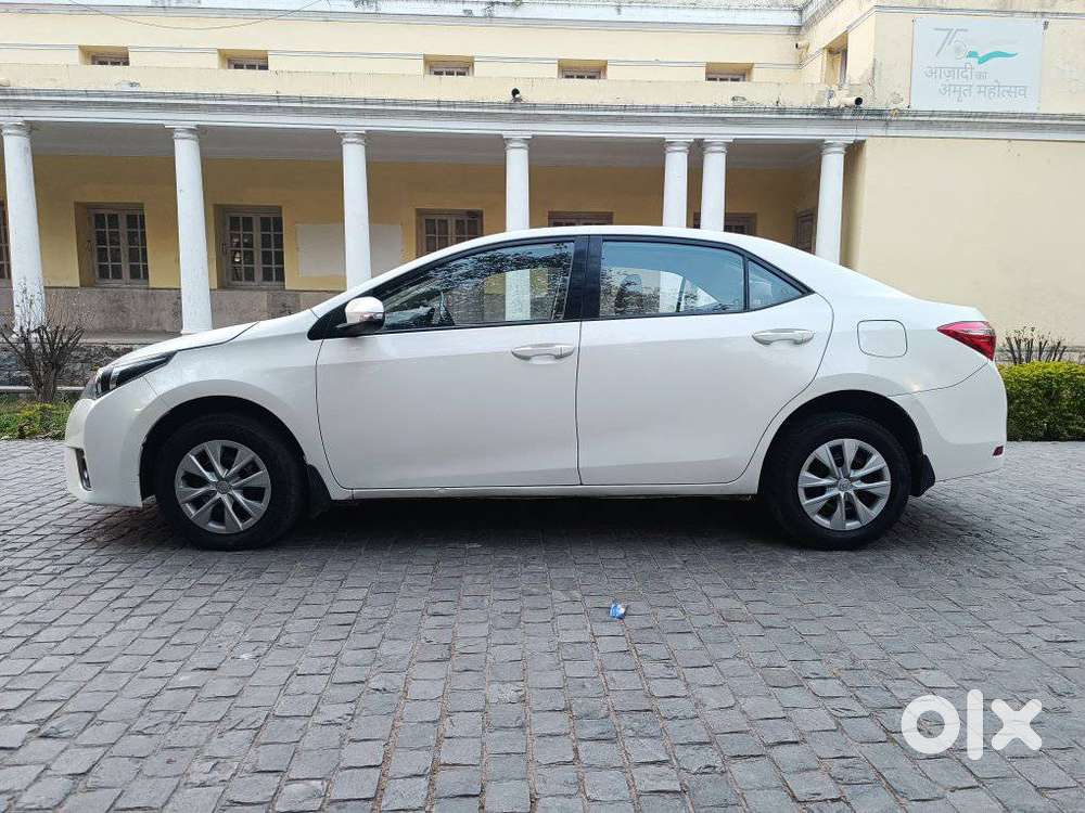 Toyota Corolla Altis 1.8 J, 2015, Petrol