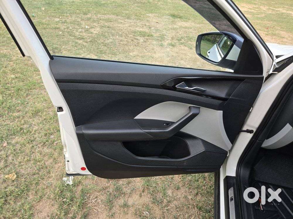 Skoda Kushaq 1.0 Tsi Style At (6 Airbags), 2021, Petrol