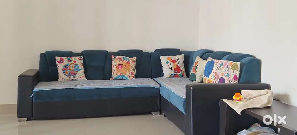 7 seater sofa set with center table - Sofa & Dining in undefined