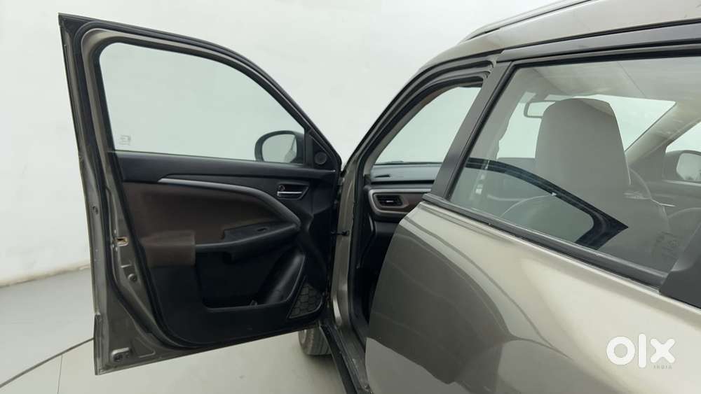 Maruti Suzuki Brezza 1.5 Zxi At Smart Hybrid Dual Tone, 2022, Petrol