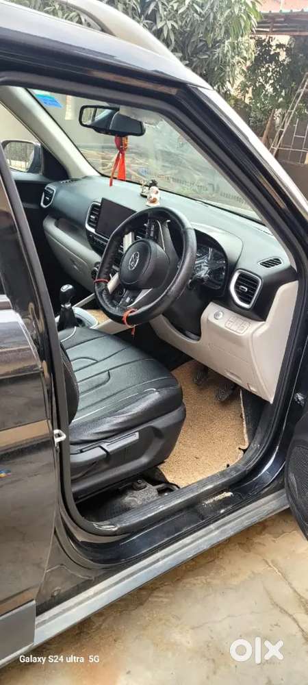 Hyundai Venue 2024 Petrol 25000 Km Driven