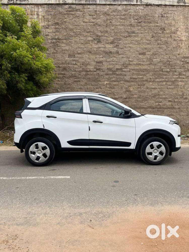 Tata Nexon Smart Plus S 1.2 Revotron Petrol 5 Mt, 2025, Petrol