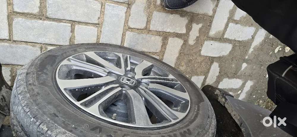 Honda Amaze 2024 Petrol Well Maintained.