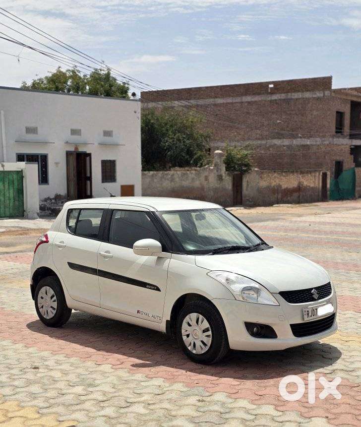 Maruti Suzuki Swift Vxi 1.2 Abs Bs-iv, 2013, Petrol