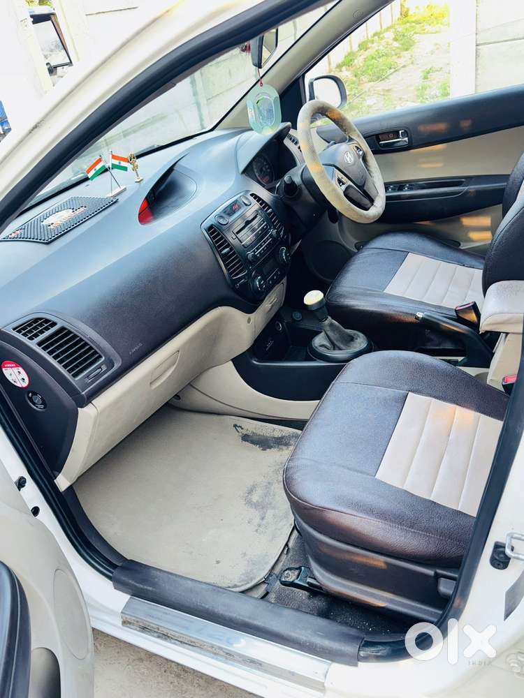 Hyundai I20 2009-2011 Asta, 2011, Petrol