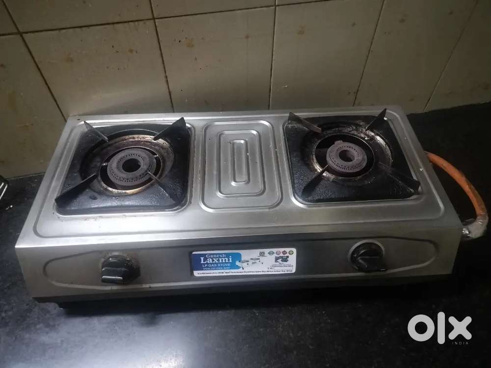 Gas stove with 2 burners