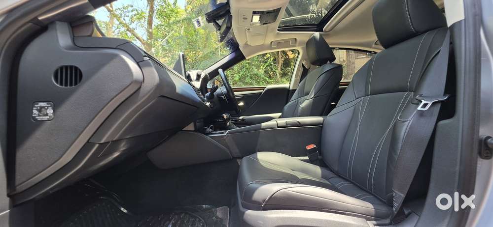 Lexus Es 300h Luxury, 2022, Cng & Hybrids
