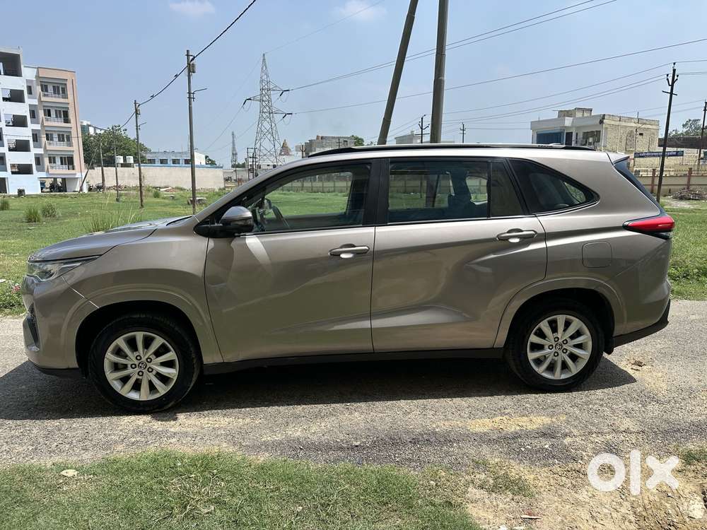 Toyota Innova Hycross 2.0 Vx Hybrid 7 Str, 2023, Petrol