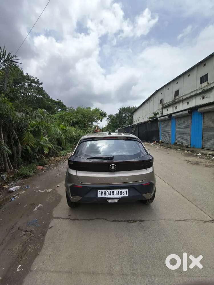 Tata Altroz Creative Petrol Automatic 2025
