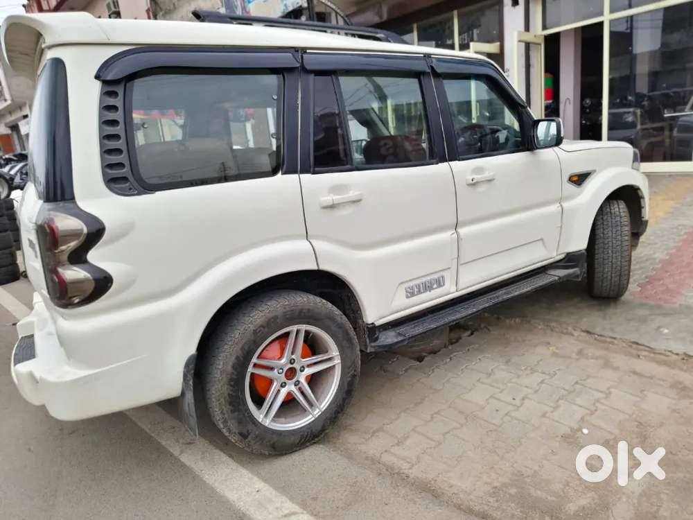 Mahindra Scorpio S6 Plus 2017