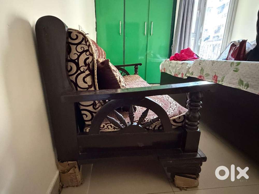 Sofa set with centre table