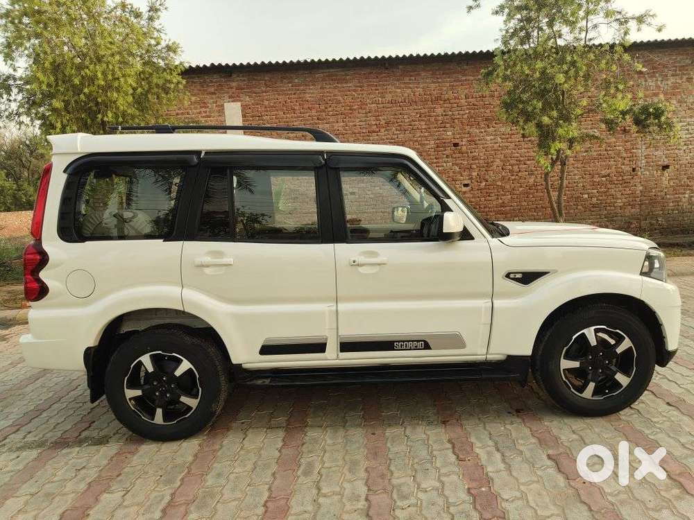 Mahindra Scorpio Classic 2.2 S 11 Mt 7 Cc, 2023