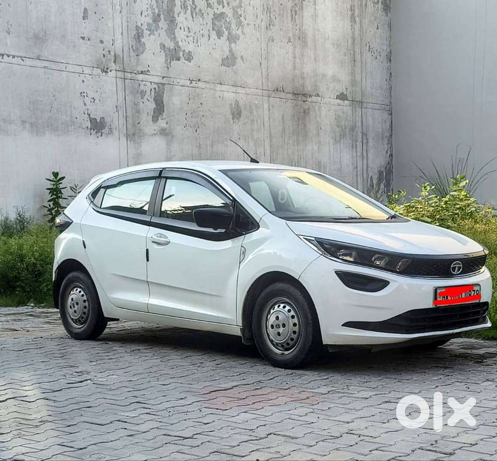 Govt. Officer Driven Tata Altroz Petrol (only 23,351 Km)