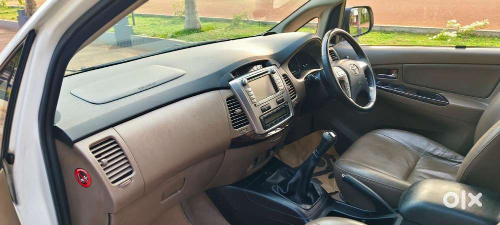 Toyota Innova 2.5 Z Diesel 7 Seater Bs Iv, 2015, Diesel