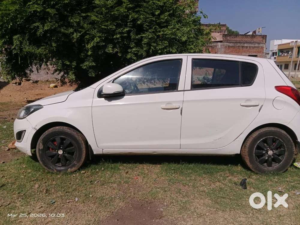 Hyundai New I20 2013 Diesel 200000 Km Driven