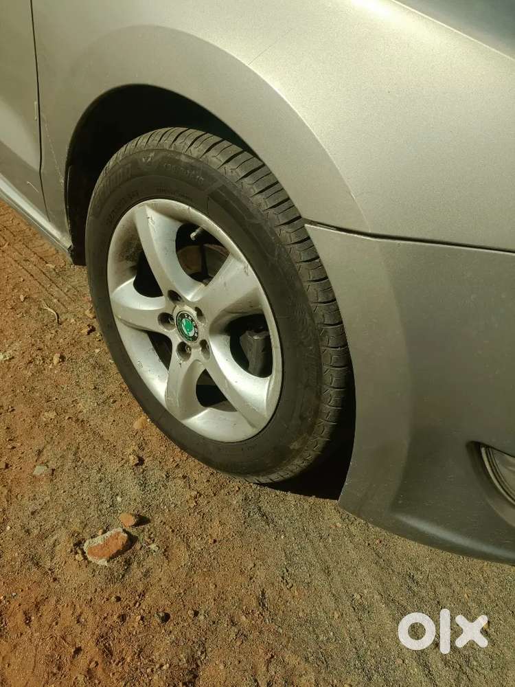 Skoda Rapid Elegance 2012