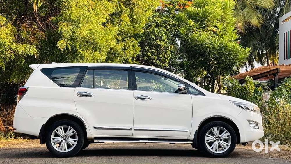 Toyota Innova Crysta 2.8 Zx At 7 Seater, 2017, Diesel