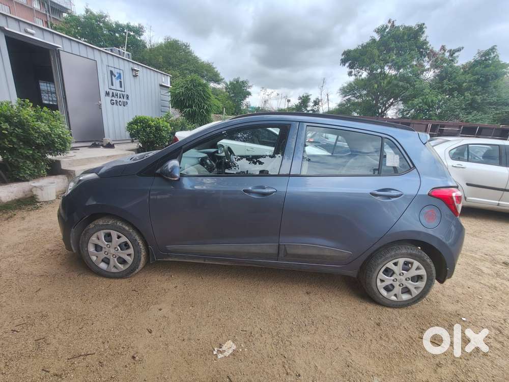 Hyundai Grand I10 Sportz, 2016, Petrol