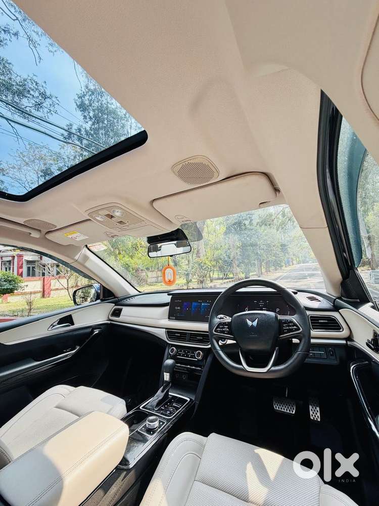 Mahindra Xuv700 2.2 Ax 7 Diesel At Luxury Pack Str, 2024, Diesel